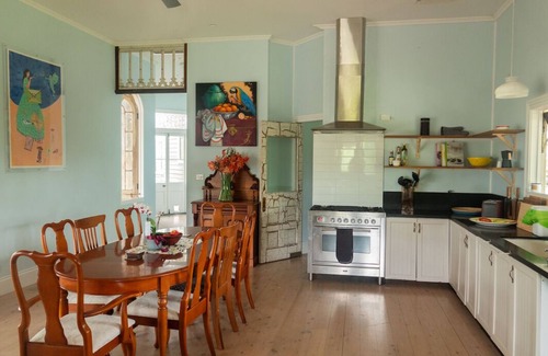 Ewingsdale House | Tranquil Retreat: Charming Country Homestead on 12 Acres, 6km to Byron Bay