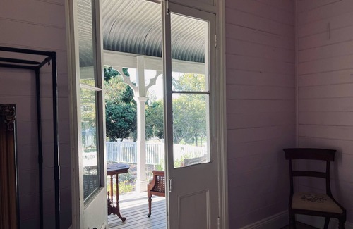 Ewingsdale House | Tranquil Retreat: Charming Country Homestead on 12 Acres, 6km to Byron Bay