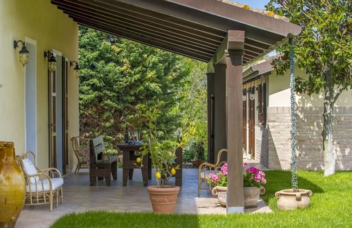 Ponte Rio House | Tranquil Retreat with Valley Views