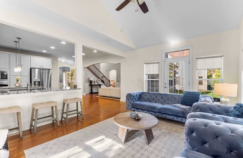 Libertyville House | Tranquil Retreat on Cater Lane – Your Ideal Getaway Awaits Here #41814