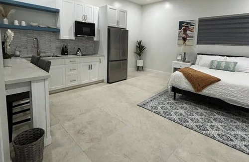Downtown Nassau Cottage | Tranquil secluded studio w/ Pool and WiFi, AC in charming Nassau