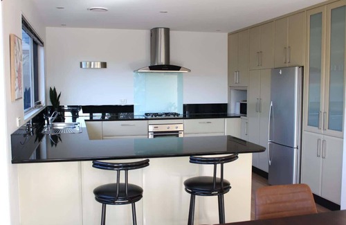 Riverside House | Tranquil Stay by the Tamar