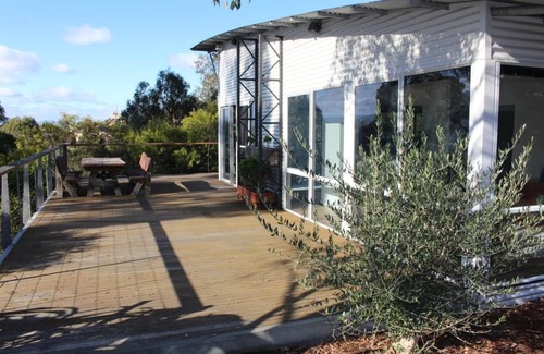 Riverside House | Tranquil Stay by the Tamar