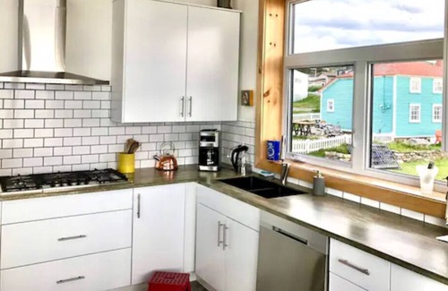 Bonavista House | Tranquil Tides: ArtBonavista Coastal Hideaway