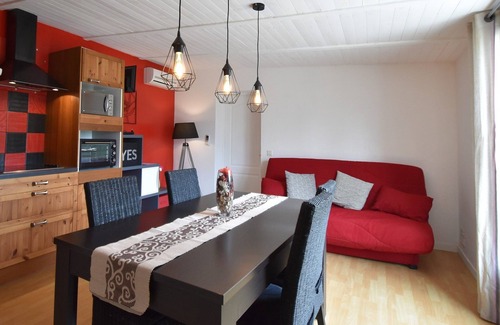 Lezignan-Corbieres Villa | Tranquil Villa with Pool