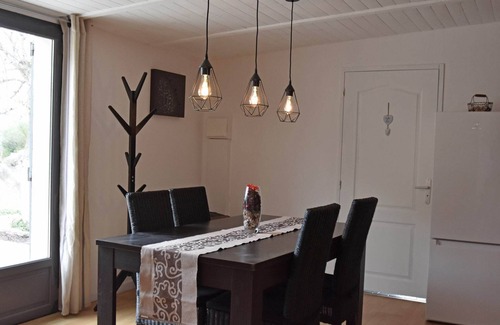 Lezignan-Corbieres Villa | Tranquil Villa with Pool