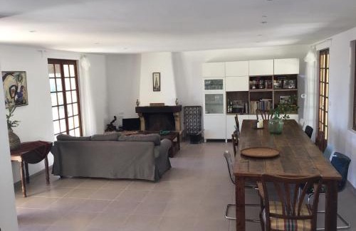 Berlou Villa | Tranquil Vineyard Villa, Berlou