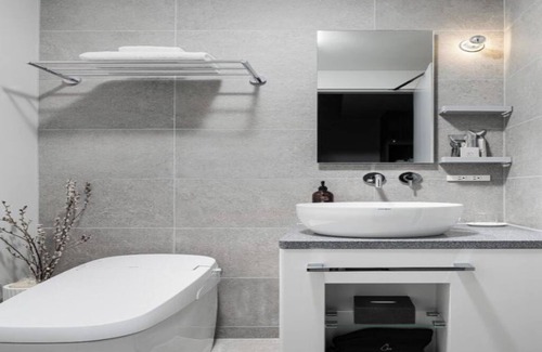 Nihonbashimuromachi Hotel | Tranquil Waters room @ Tokyo Street Art Hotel