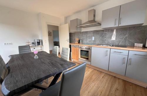 Freudenberg Apartment | Traumhafte 3 Zimmer Ferienwohnung mit Balkon