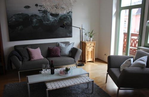 Strehlen Apartment | Traumhafte Etagenwohnung in Günderzeitvilla