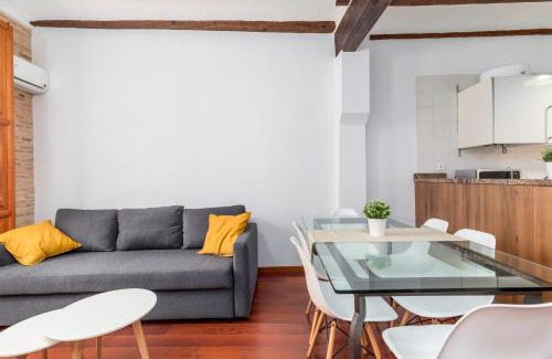 La Seu Apartment | Travel Habitat Plaza de la Virgen