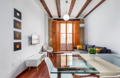 La Seu Apartment | Travel Habitat Plaza de la Virgen