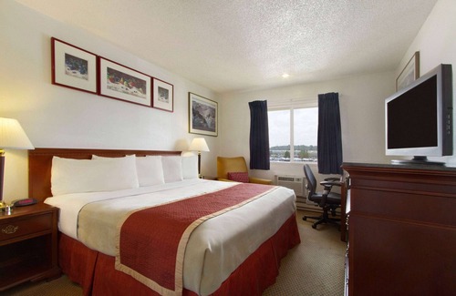 Fife Hotel | Travelodge by Wyndham Port of Tacoma WA