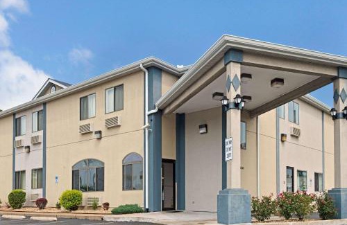 Airport Township Hotel | Travelodge by Wyndham St. Louis