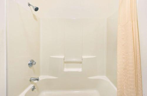 Airport Township Hotel | Travelodge by Wyndham St. Louis