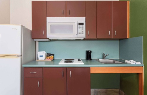 Okeechobee Hotel | Travelodge Suites by Wyndham Lake Okeechobee