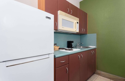 Okeechobee Hotel | Travelodge Suites by Wyndham Lake Okeechobee