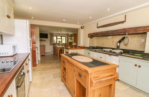 Bleddfa Cottage | TREBOETH, pet friendly, character holiday cottage in Knighton