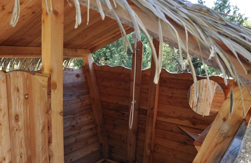Sigonce Cabin | Tree House-Ensuite with Shower-Cabane dans l'arbre