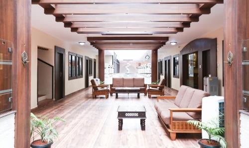 Adyar Hotel | Treebo Comforts Inn, University Road Deralakatte