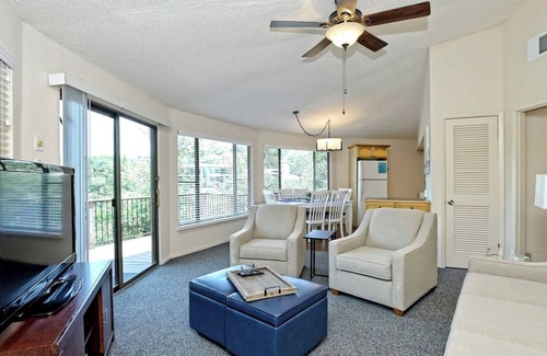 Lakeway House | Treehouse Bungalow with Community Pool & Hot Tub (#14)