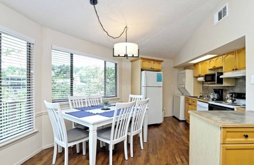 Lakeway House | Treehouse Bungalow with Community Pool & Hot Tub (#14)