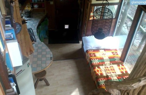 Lanark House | Treehouse perched on the water’s edge