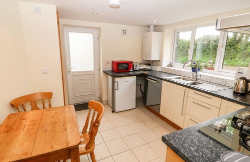 Garn Fadryn Cottage | TREFAES NEWYDD, family friendly, with open fire in Sarn Meyllteyrn