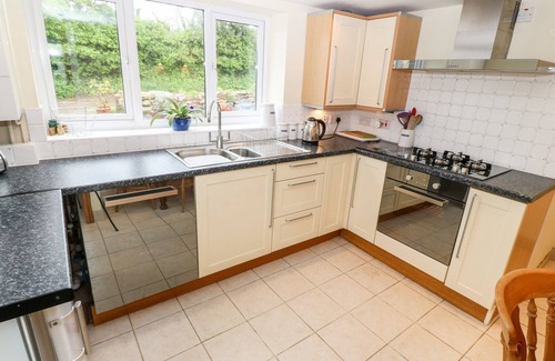 Garn Fadryn Cottage | TREFAES NEWYDD, family friendly, with open fire in Sarn Meyllteyrn