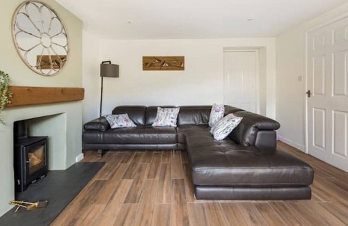 Cwmbran Cottage | Tregaron Cottage, Upper Cwmbran
