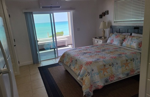 South Palmetto Point Resort | Trela Sands #2 in Eleuthera Bahamas 1 Bedroom studio right on the beach