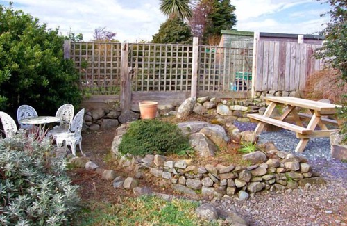 Llanfair Cottage | TREM Y MOR, family friendly, with a garden in Llanfair