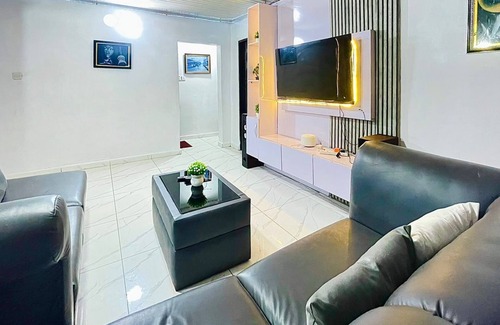 Opebi Apartment | Tremendous 5-bedroom Apartment in Ikeja