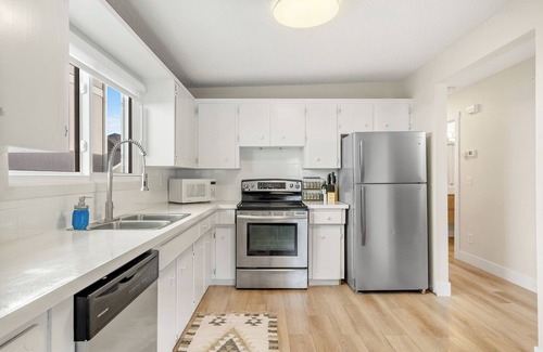 Inglewood Apartment | Trendy 2BR Inglewood Stay 5 Mins to DT & Stampede