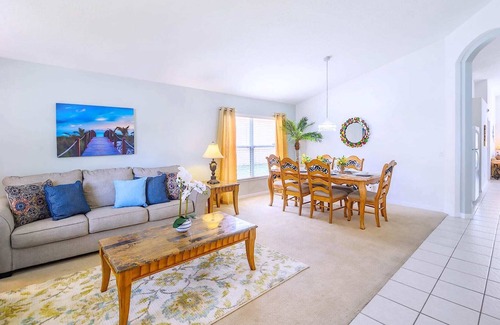 Solana House | Trendy 4BR Home - Pool, BBQ, Games - Near Disney!
