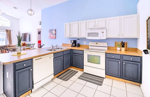 Solana House | Trendy 4BR Home - Pool, BBQ, Games - Near Disney!