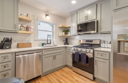 Turner Park House | Trendy in Tulsa | King Bed Expo TU Downtown