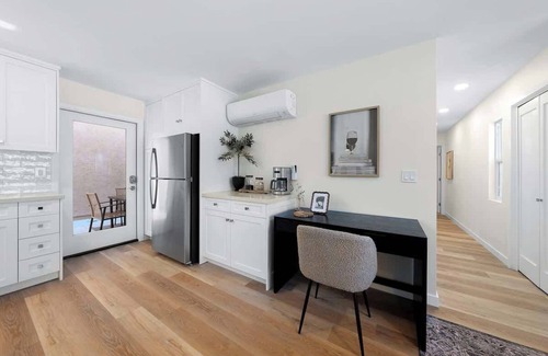 Mission Hills Apartment | Trendy Mission Hills Condo: 2 Bedrooms w/Parking