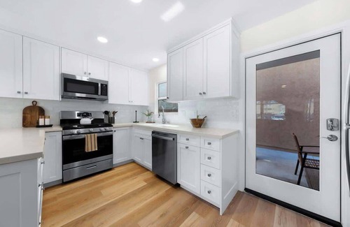 Mission Hills Apartment | Trendy Mission Hills Condo: 2 Bedrooms w/Parking