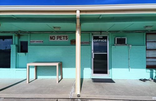 Mexia Hotel | Triangle Motel by OYO Mexia Texas