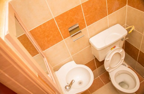 Awach Hotel | Triangle Palm Hotel Katito