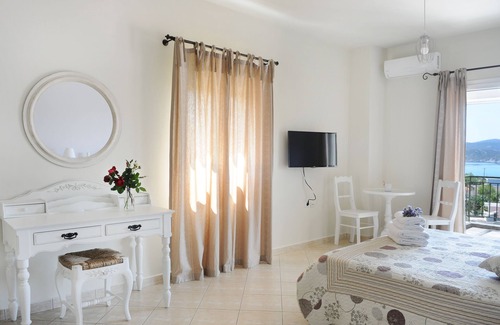 Agii Apostoli House | Triantafilia Guesthouse