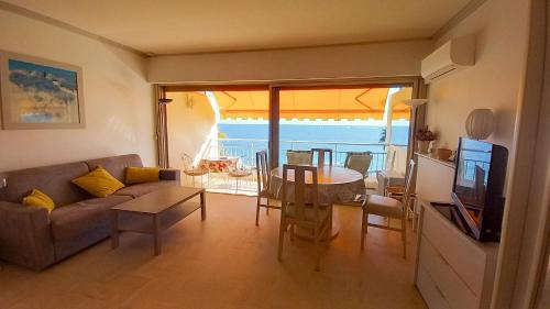 La Croix des Gardes Apartment | Trident A