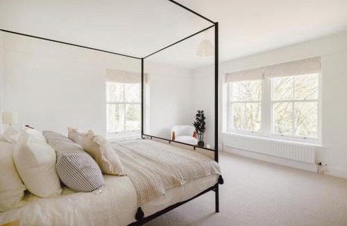 Cirencester House | Trinity Farmhouse - Stunning House & Gardens!