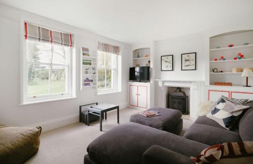 Cirencester House | Trinity Farmhouse - Stunning House & Gardens!