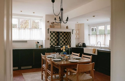 Stratton House | Trinity Farmhouse - Stunning House & Gardens