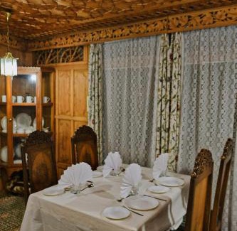 Brein Apartment | Trinity Palace