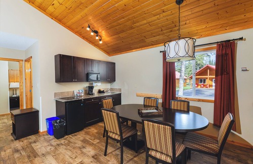 Jasper East Cabin | Triple Bedroom Unit in the Mountain