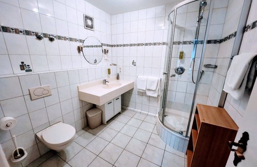 Rastatt Hotel | Triple room-Private Bathroom