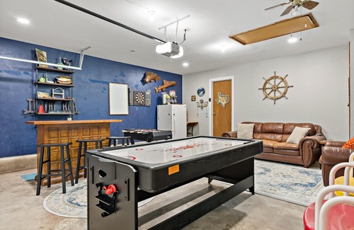 Enchanted Oaks House | TripleHRetreat+Pets+Waterfront+Dock+GameRoom